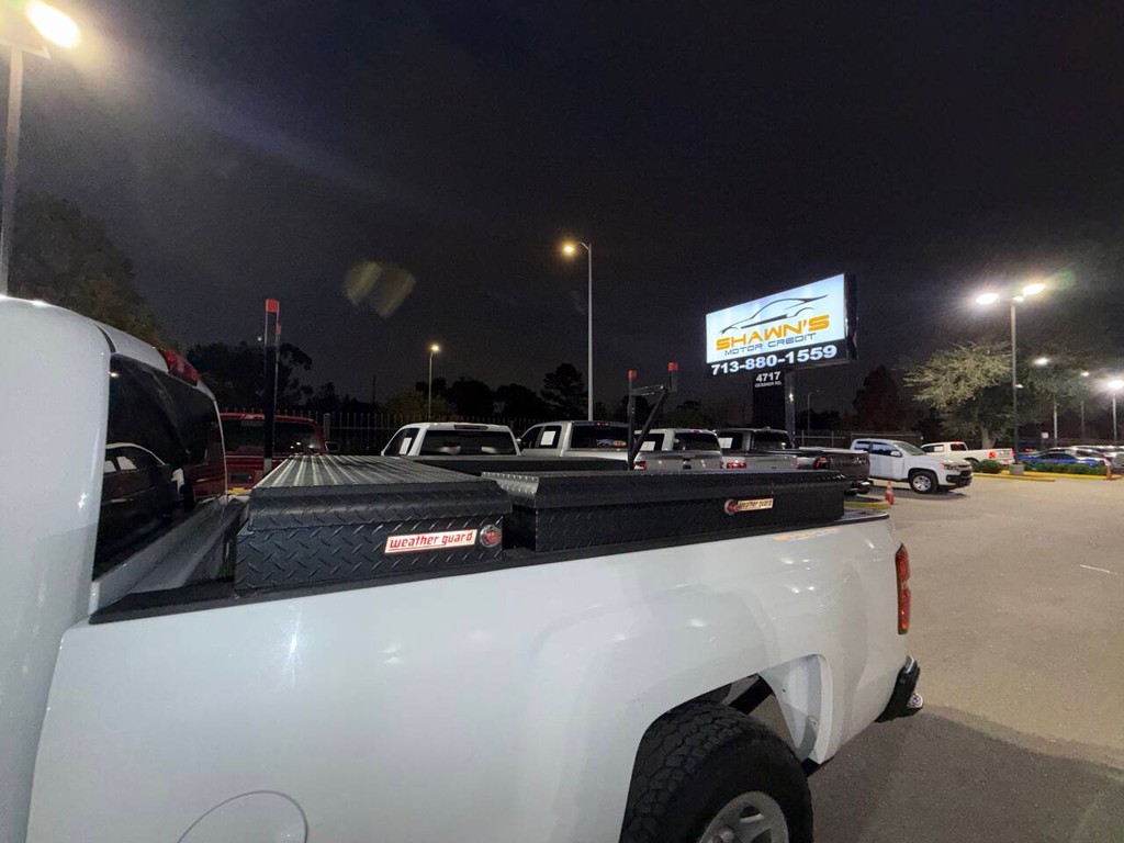 Chevrolet Silverado 1500 Vehicle Full-screen Gallery Image 28