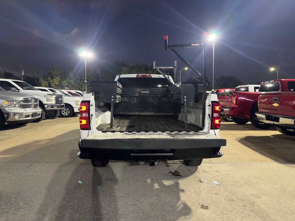 Chevrolet Silverado 1500 Vehicle Full-screen Gallery Image 29