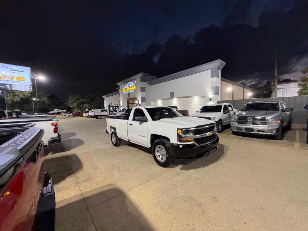 Chevrolet Silverado 1500 Vehicle Full-screen Gallery Image 35