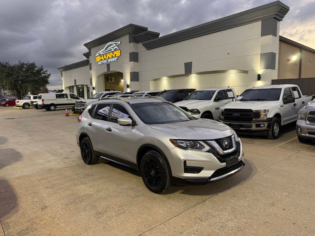 Nissan Rogue Vehicle Full-screen Gallery Image 02