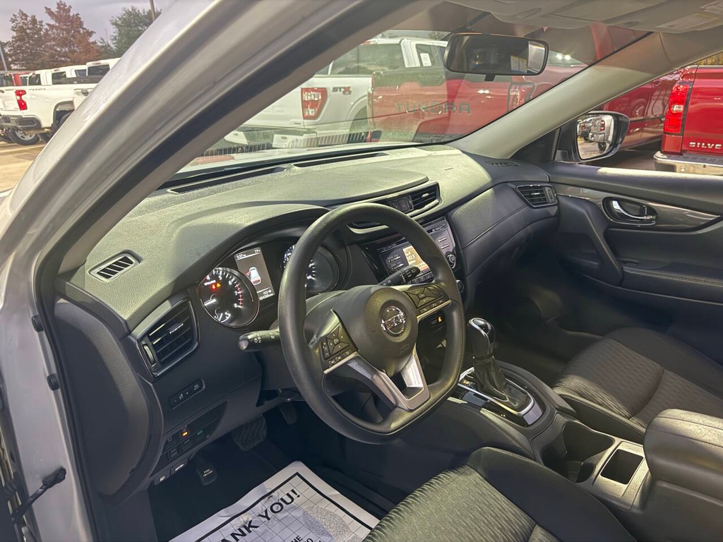 Nissan Rogue Vehicle Full-screen Gallery Image 05