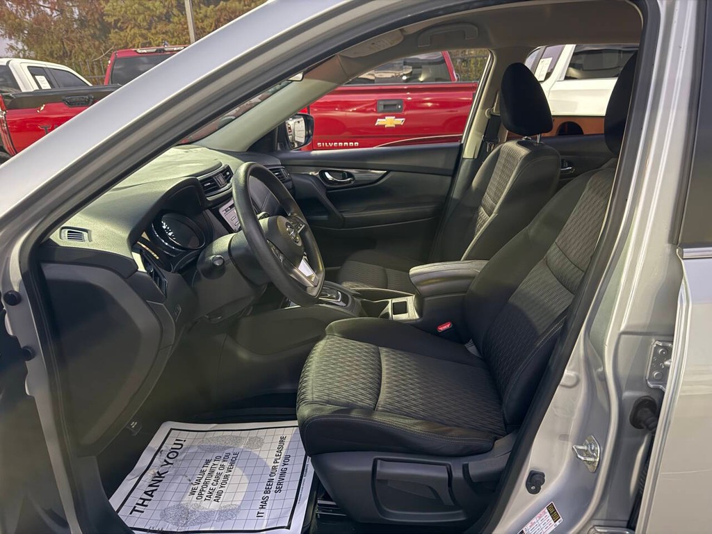 Nissan Rogue Vehicle Full-screen Gallery Image 07