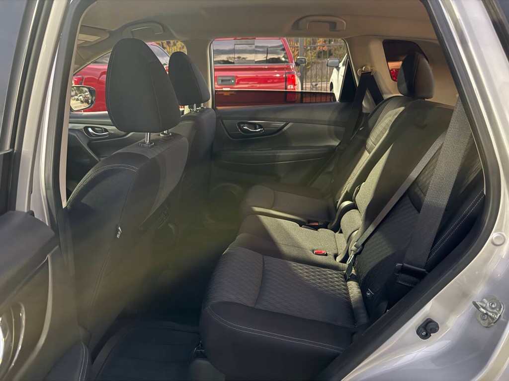 Nissan Rogue Vehicle Full-screen Gallery Image 13