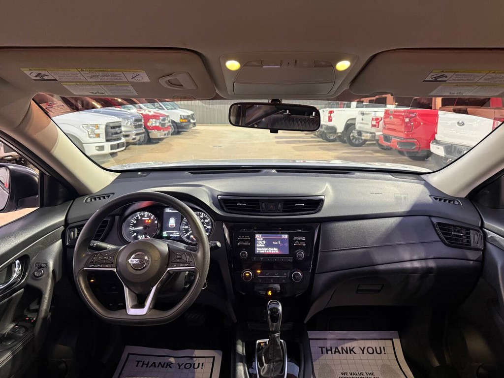 Nissan Rogue Vehicle Full-screen Gallery Image 17