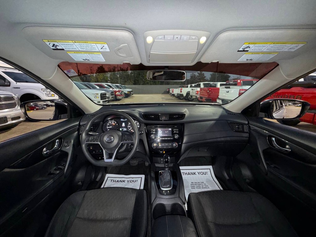 Nissan Rogue Vehicle Full-screen Gallery Image 18