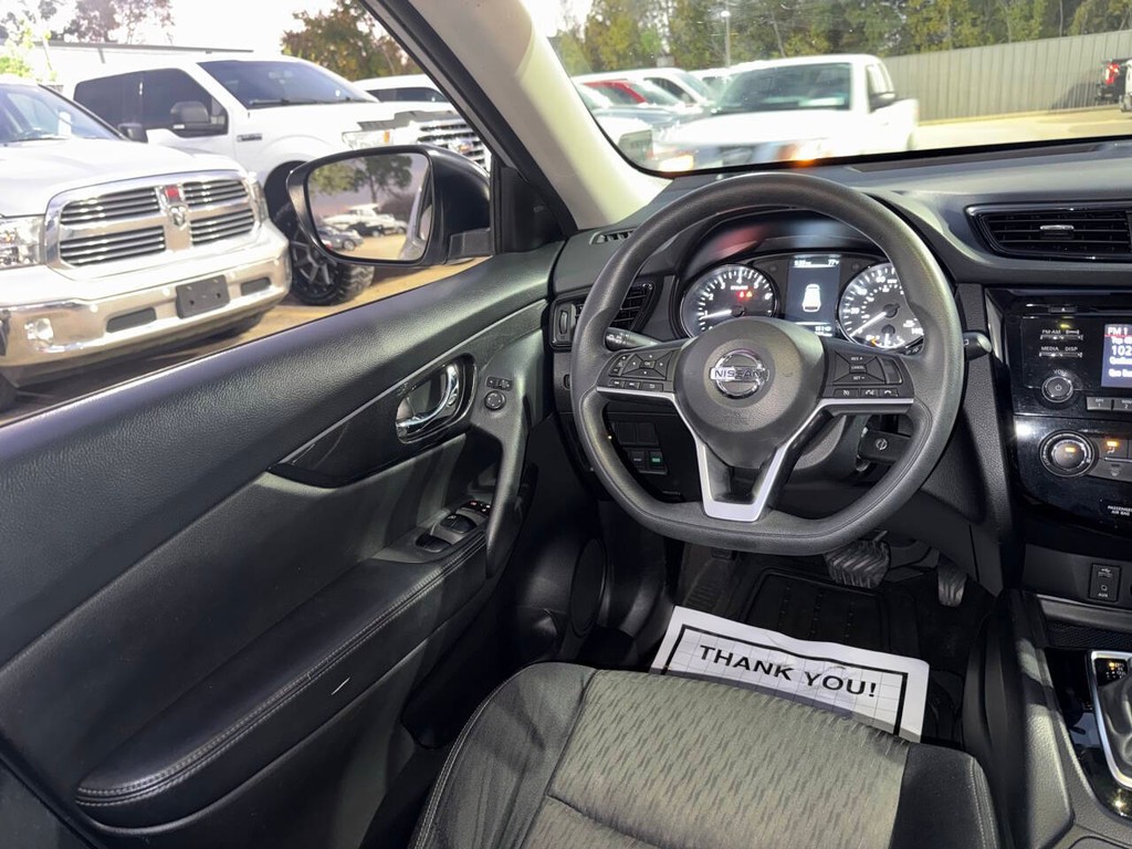 Nissan Rogue Vehicle Full-screen Gallery Image 19