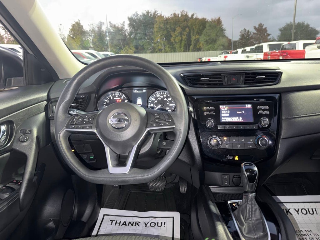 Nissan Rogue Vehicle Full-screen Gallery Image 21