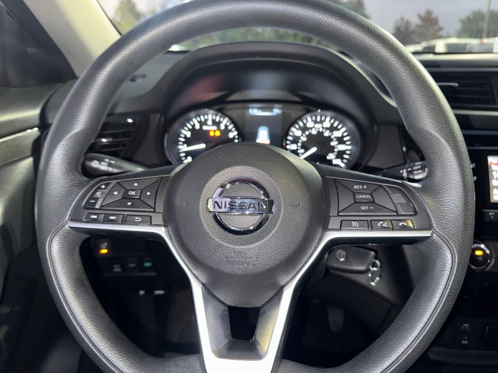 Nissan Rogue Vehicle Full-screen Gallery Image 23