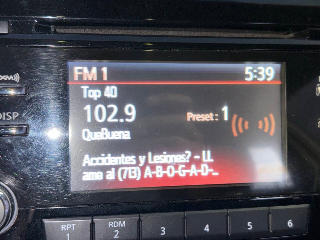 Nissan Rogue Vehicle Full-screen Gallery Image 25