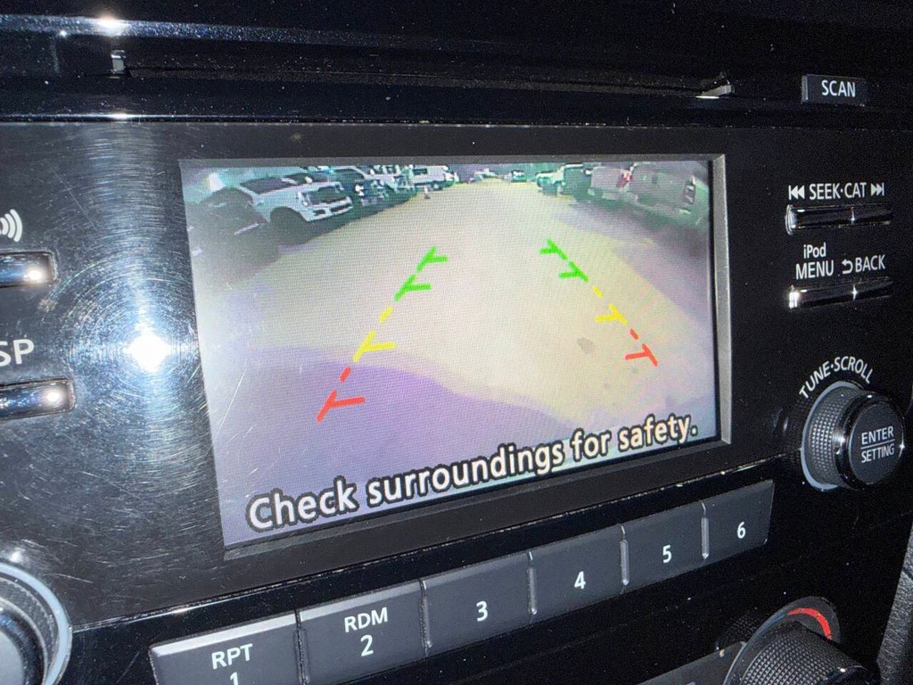 Nissan Rogue Vehicle Full-screen Gallery Image 26