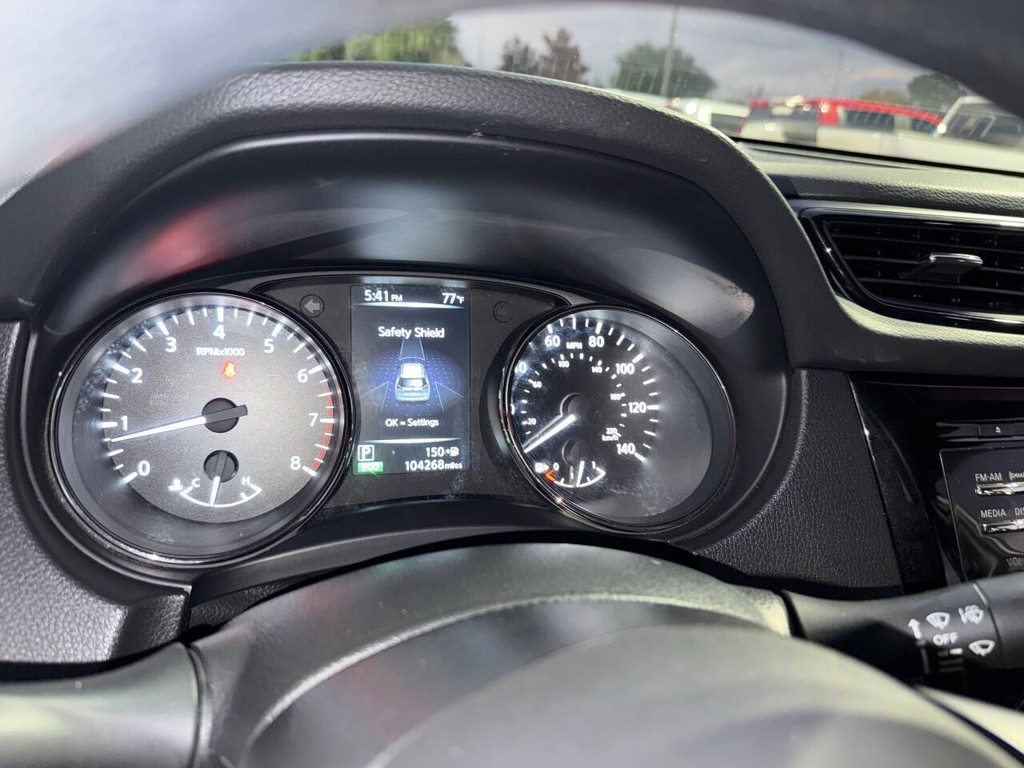 Nissan Rogue Vehicle Full-screen Gallery Image 32