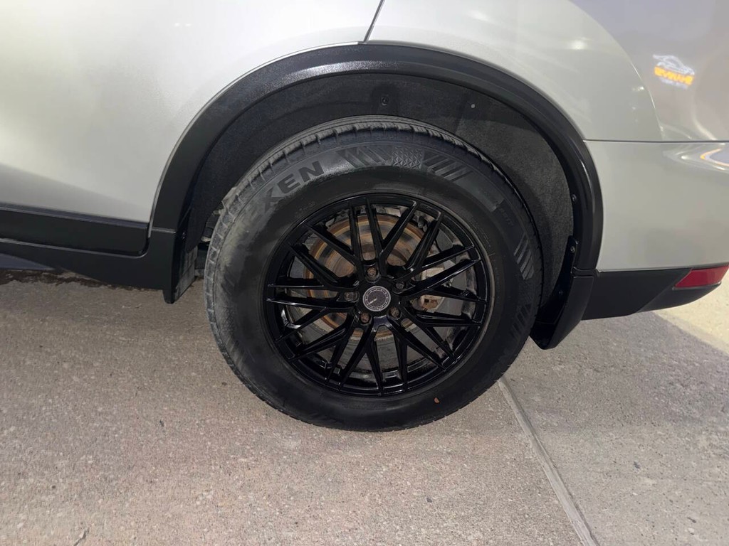 Nissan Rogue Vehicle Full-screen Gallery Image 35