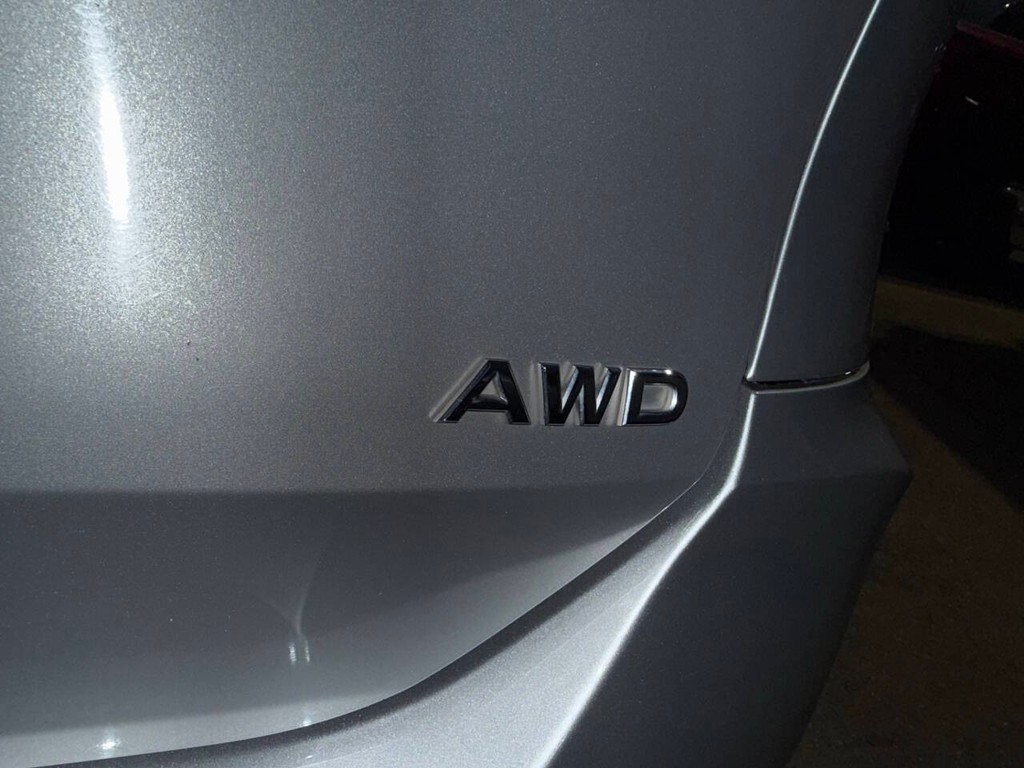 Nissan Rogue Vehicle Full-screen Gallery Image 38