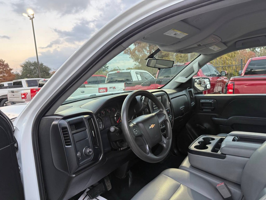 Chevrolet Silverado 1500 Vehicle Full-screen Gallery Image 06