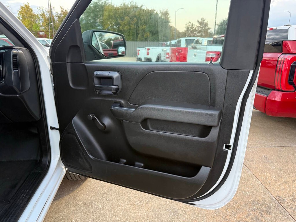 Chevrolet Silverado 1500 Vehicle Full-screen Gallery Image 11