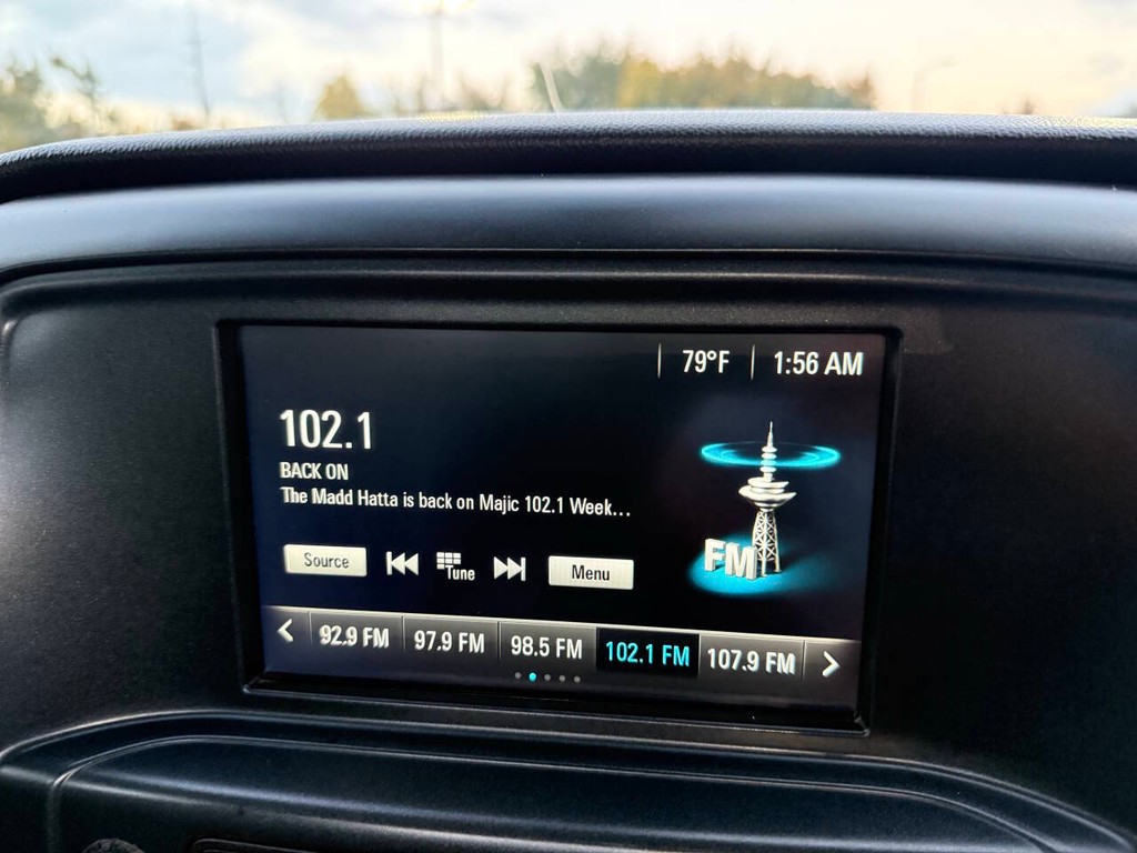 Chevrolet Silverado 1500 Vehicle Full-screen Gallery Image 18