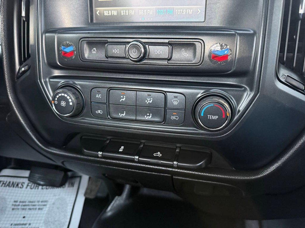 Chevrolet Silverado 1500 Vehicle Full-screen Gallery Image 21