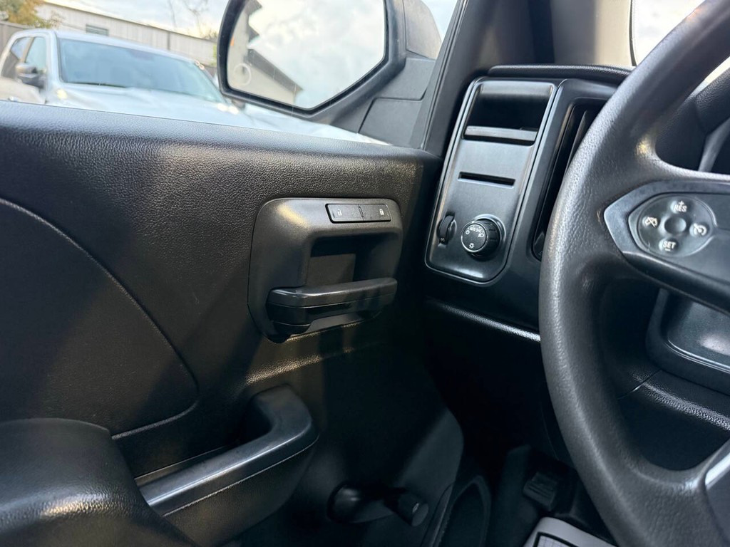 Chevrolet Silverado 1500 Vehicle Full-screen Gallery Image 22