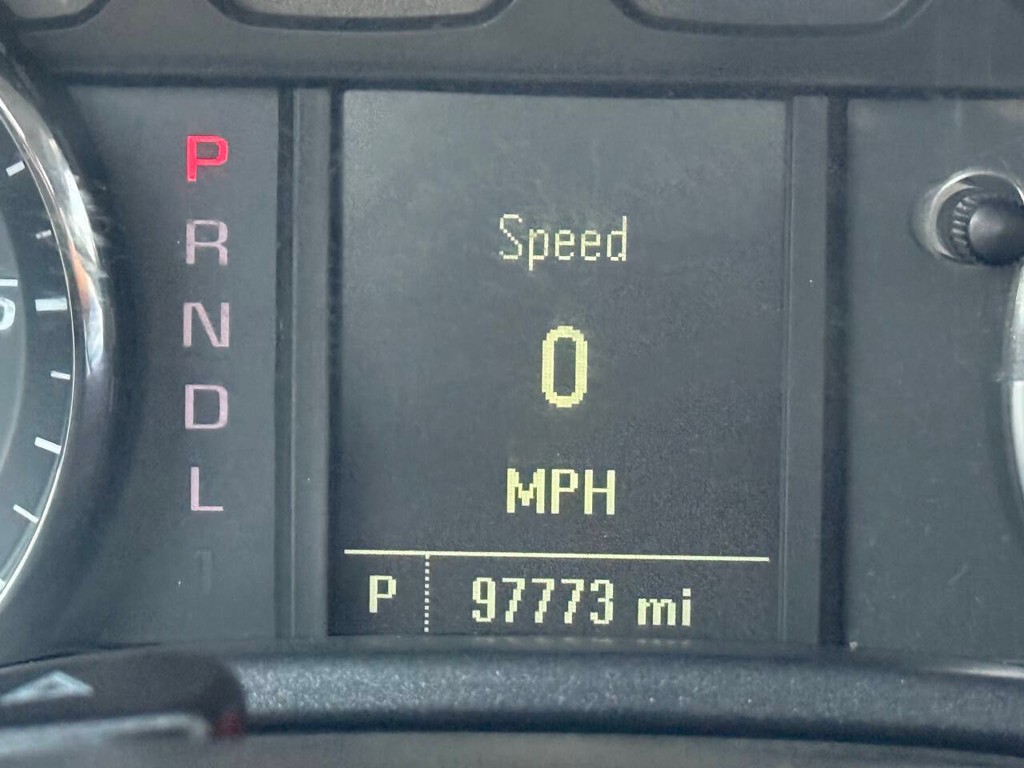 Chevrolet Silverado 1500 Vehicle Full-screen Gallery Image 24