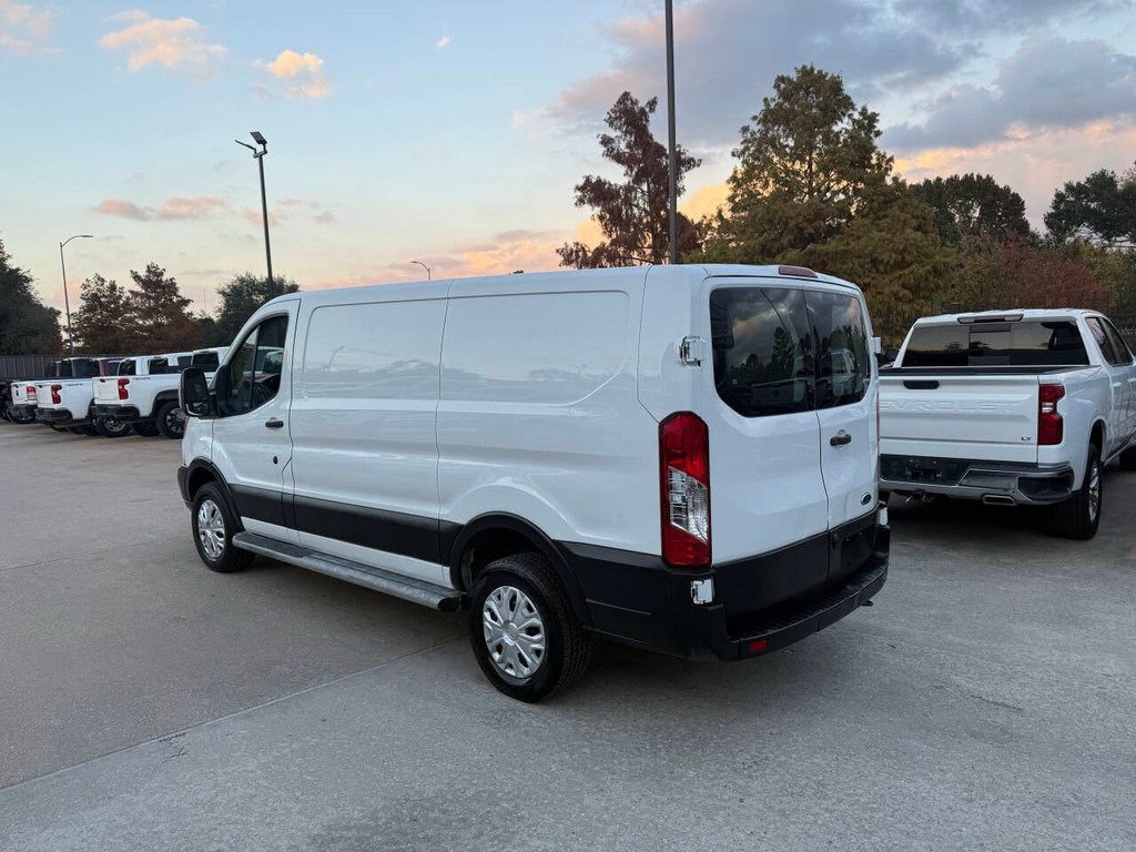 Ford Transit Van Vehicle Full-screen Gallery Image 04