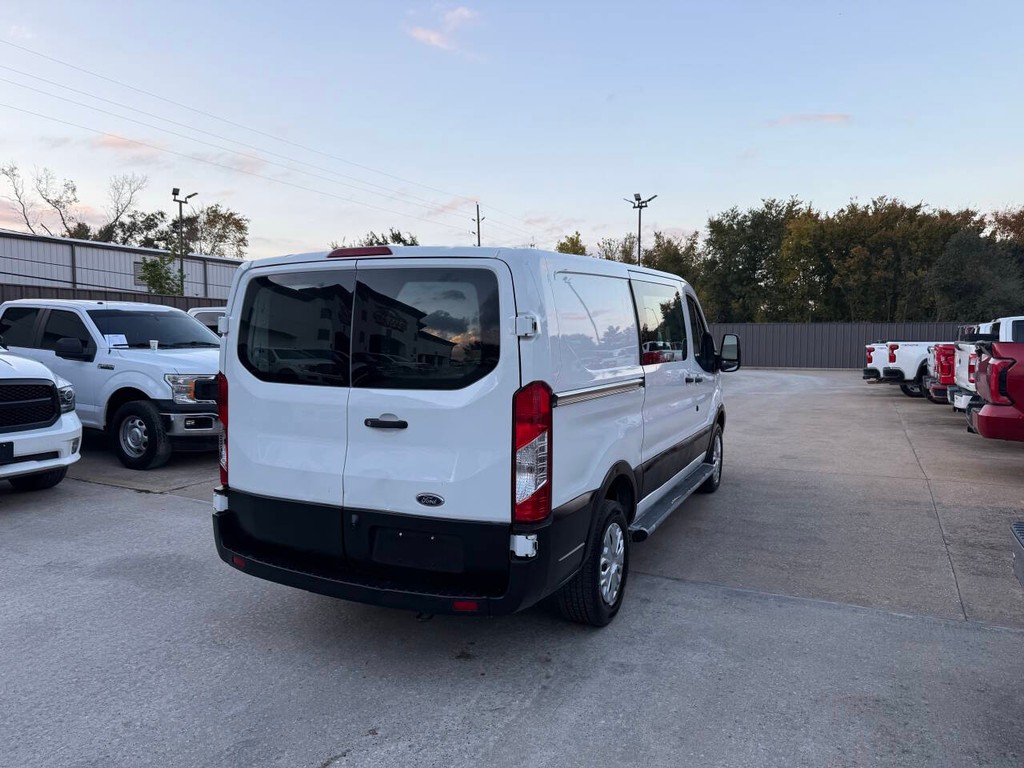 Ford Transit Van Vehicle Full-screen Gallery Image 05