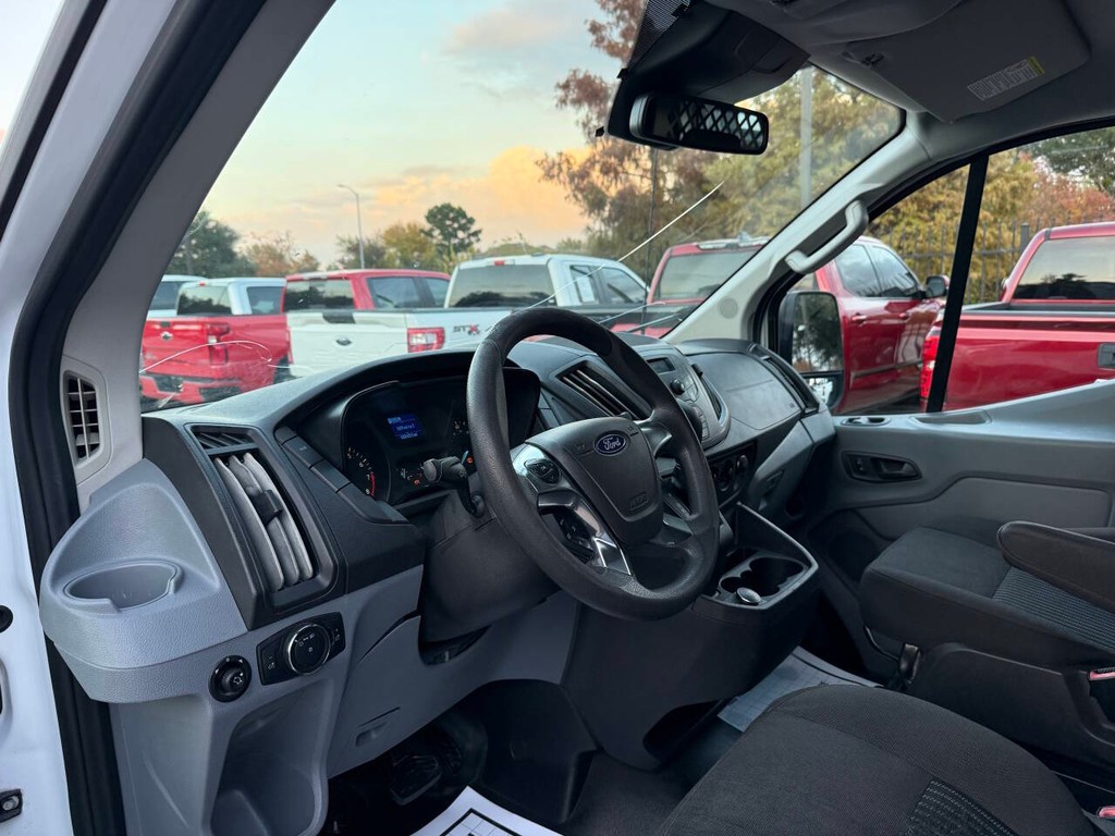 Ford Transit Van Vehicle Full-screen Gallery Image 06