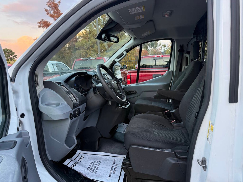 Ford Transit Van Vehicle Full-screen Gallery Image 07