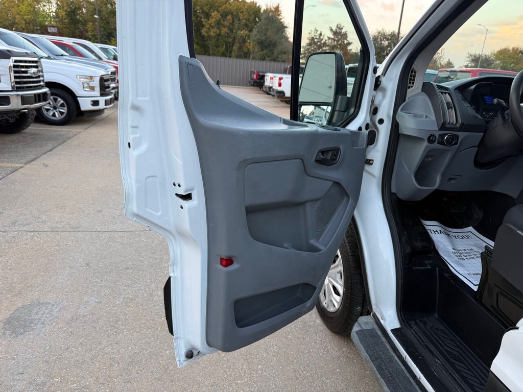 Ford Transit Van Vehicle Full-screen Gallery Image 08