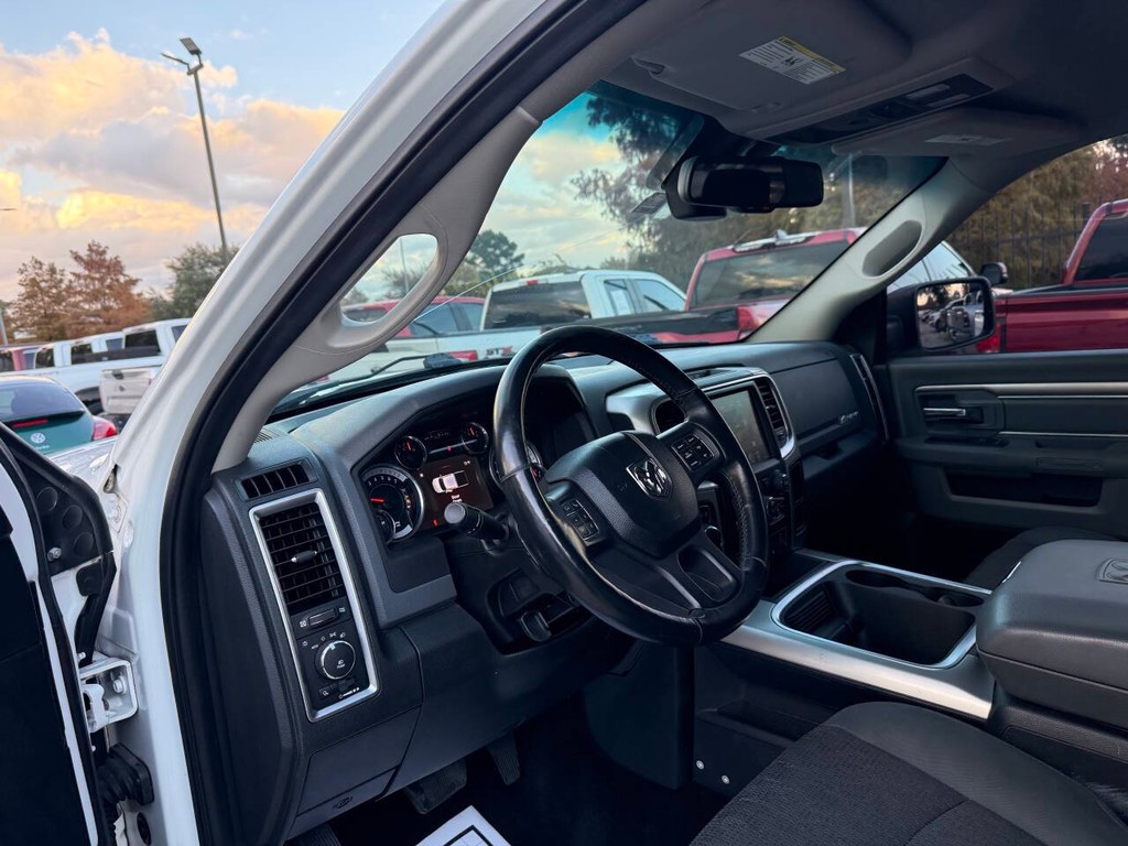 Ram 1500 Vehicle Full-screen Gallery Image 06