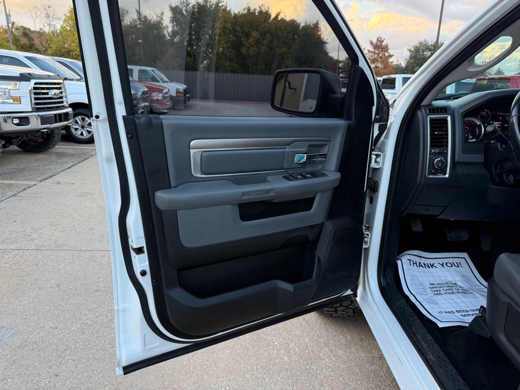 Ram 1500 Vehicle Full-screen Gallery Image 09