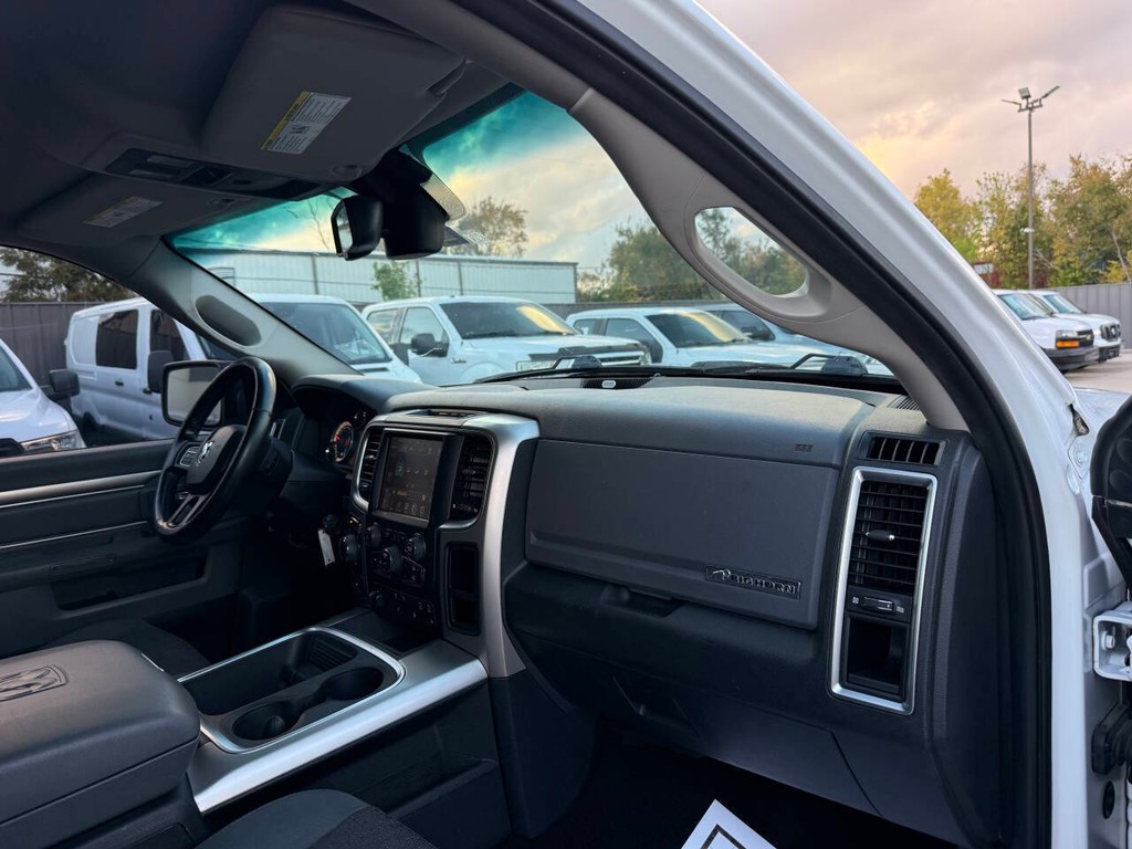 Ram 1500 Vehicle Full-screen Gallery Image 10