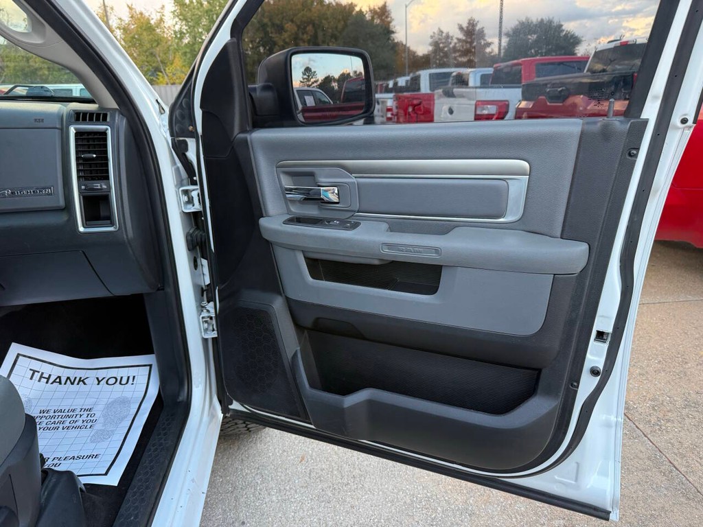 Ram 1500 Vehicle Full-screen Gallery Image 12