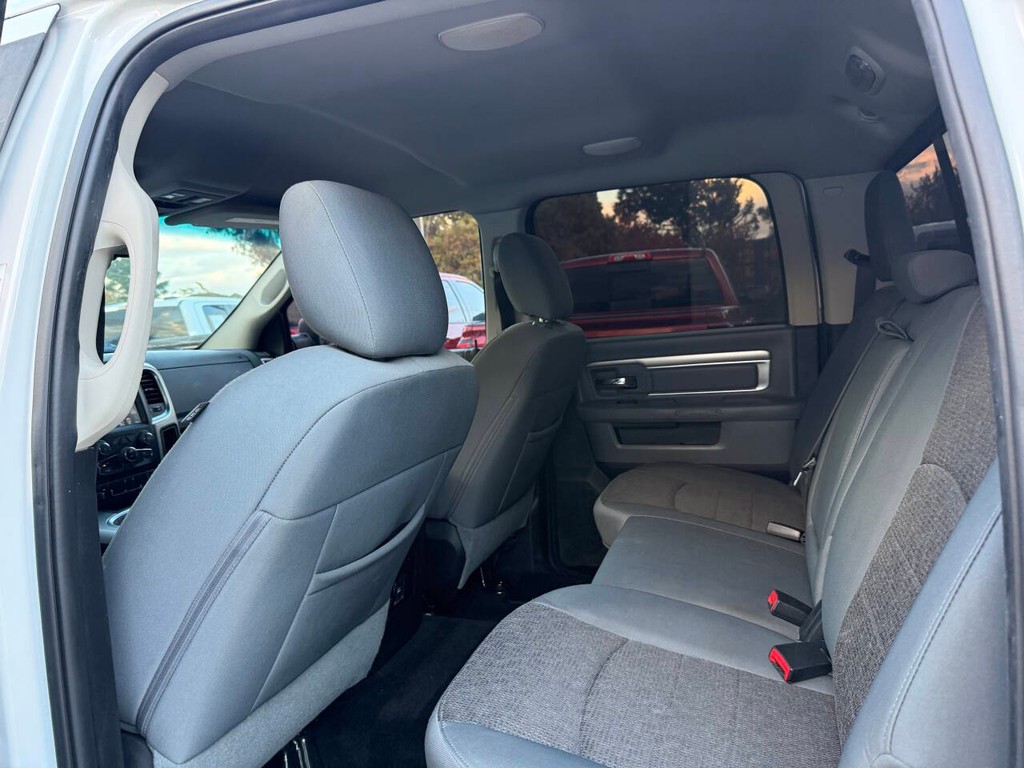 Ram 1500 Vehicle Full-screen Gallery Image 13