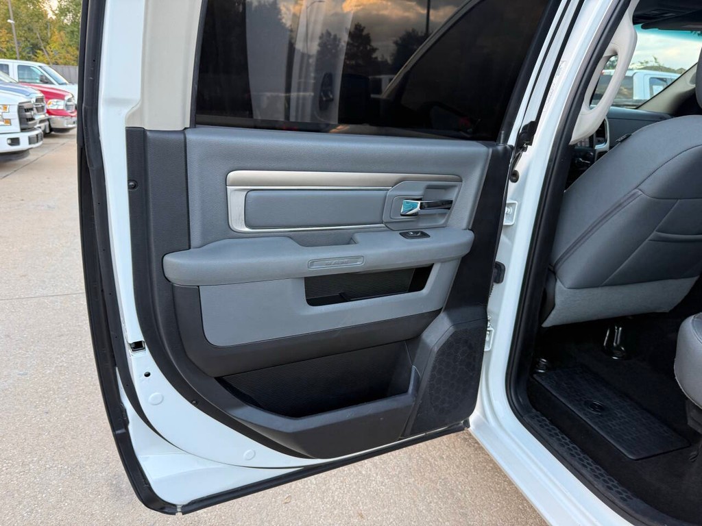 Ram 1500 Vehicle Full-screen Gallery Image 15
