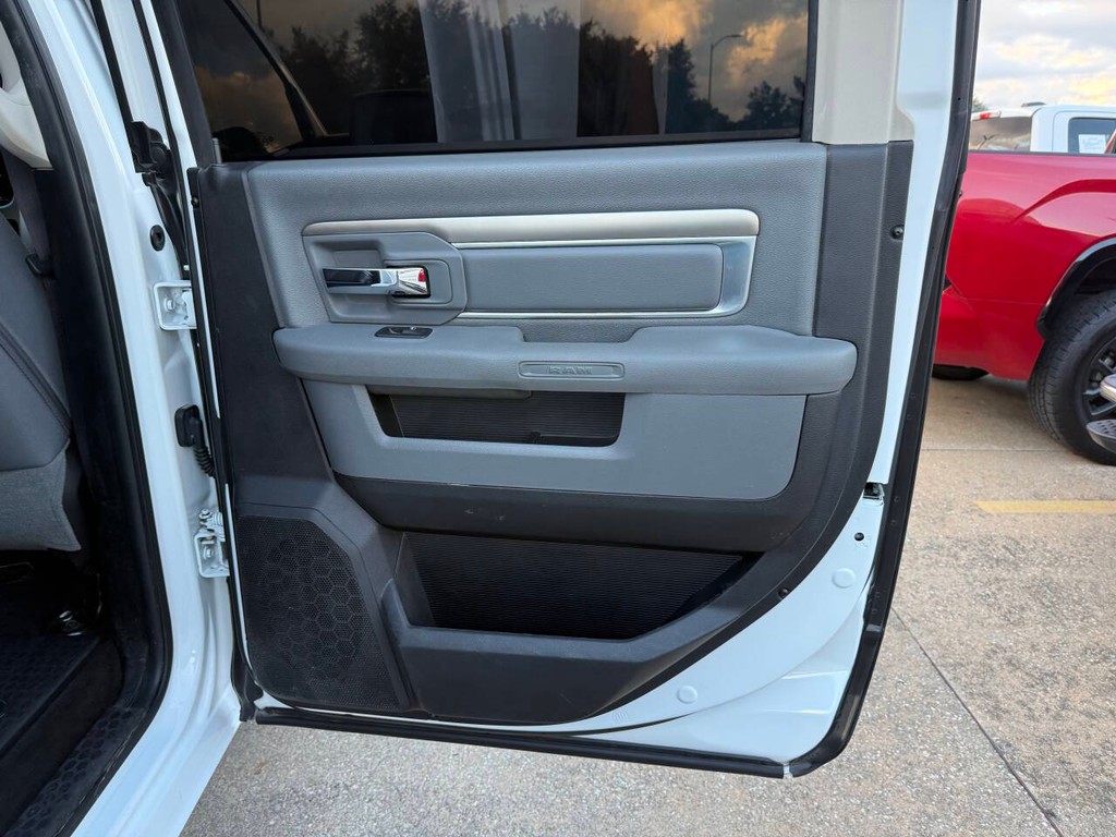 Ram 1500 Vehicle Full-screen Gallery Image 17