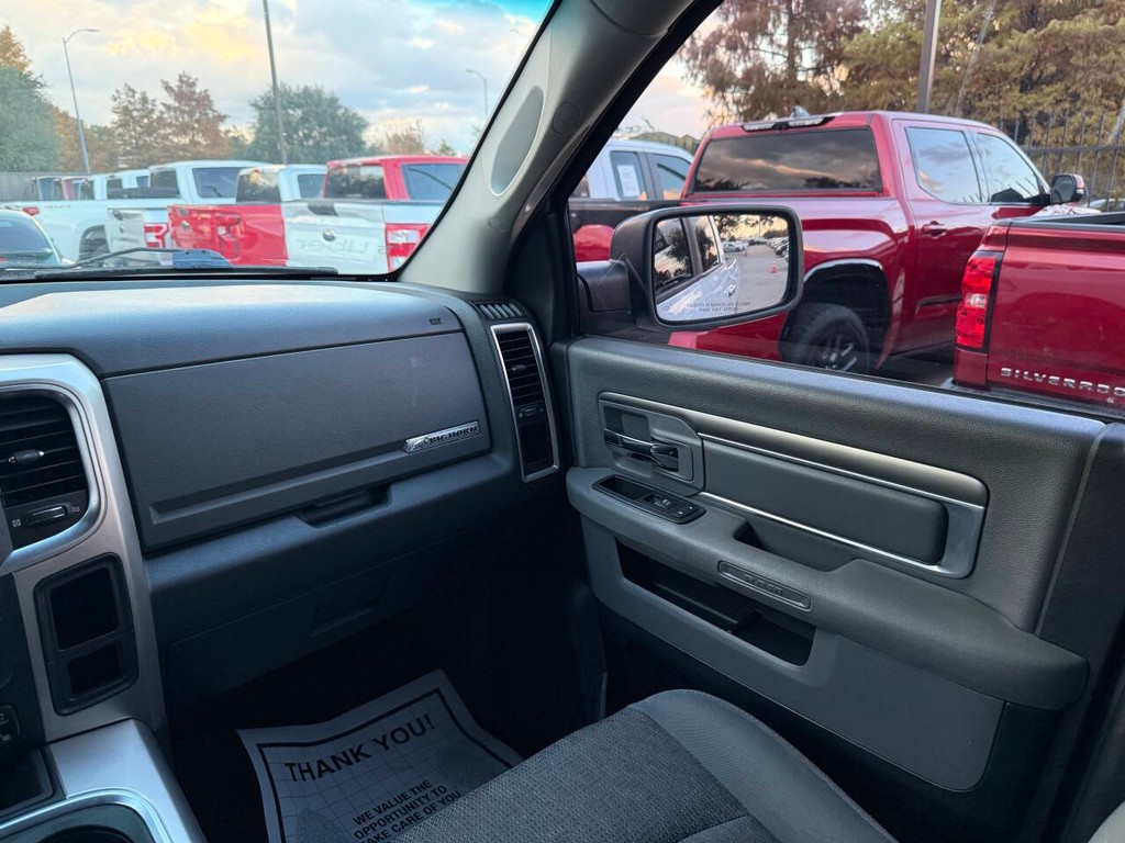 Ram 1500 Vehicle Full-screen Gallery Image 21