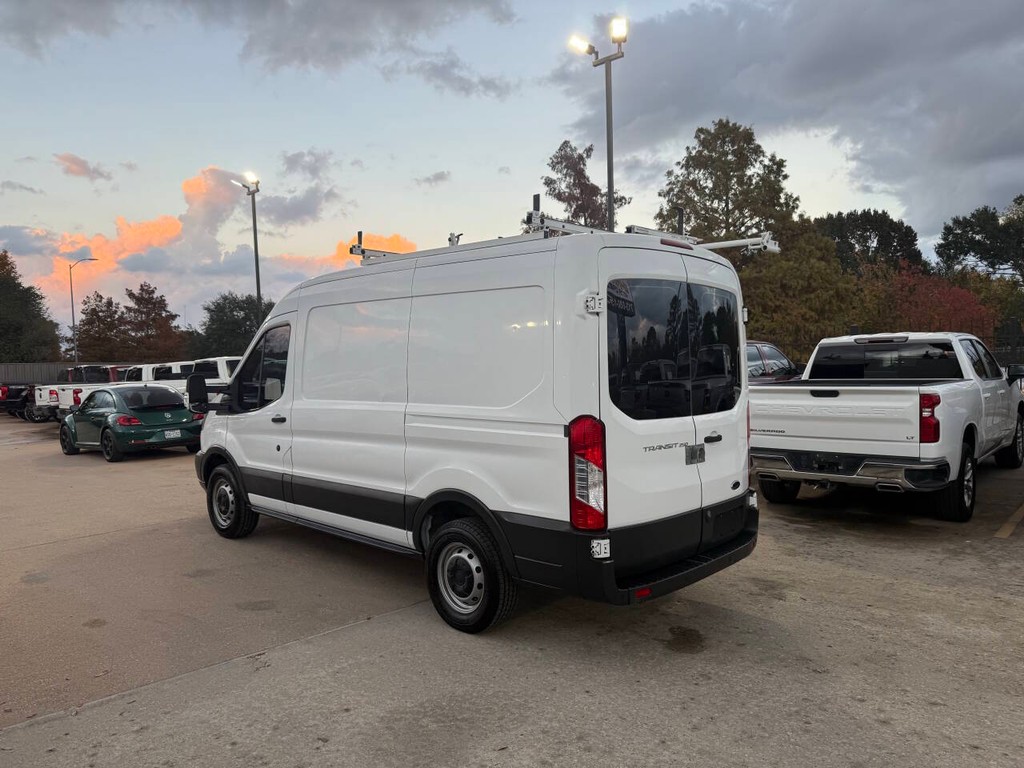 Ford Transit Van Vehicle Full-screen Gallery Image 04