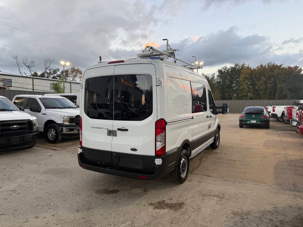 Ford Transit Van Vehicle Full-screen Gallery Image 05