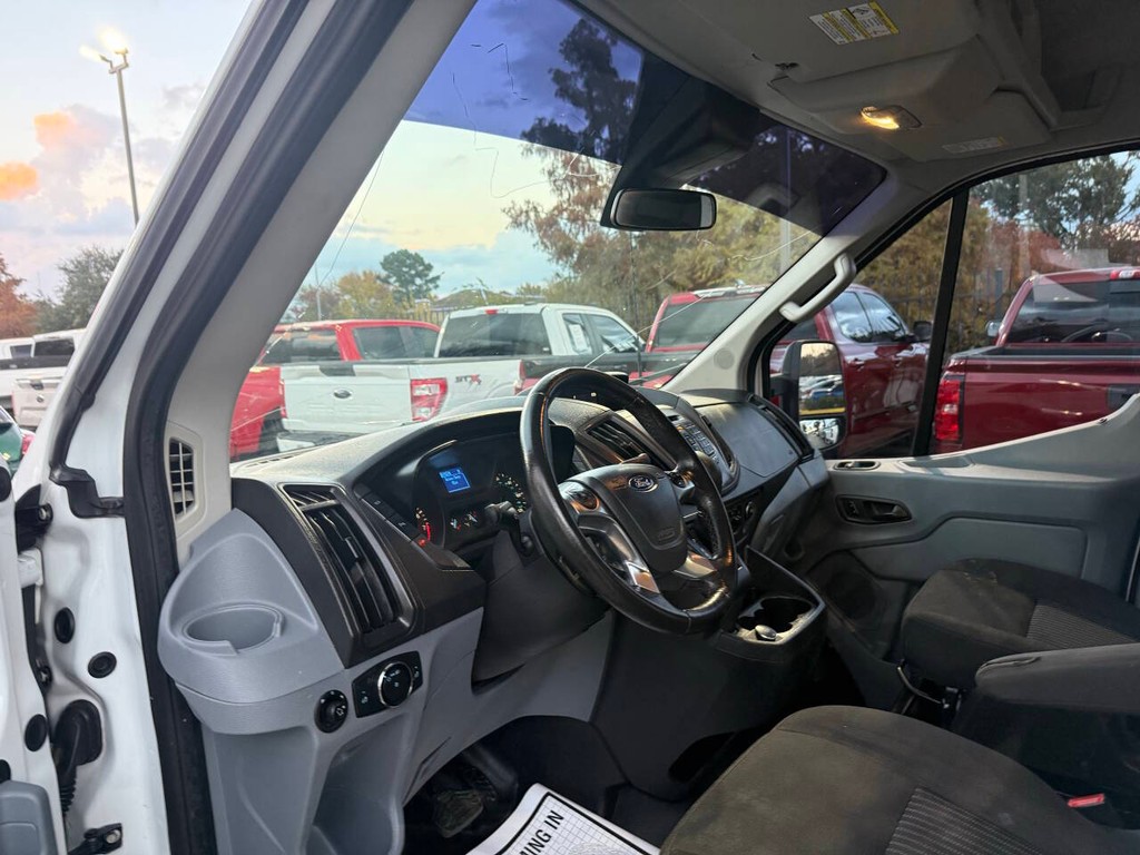 Ford Transit Van Vehicle Full-screen Gallery Image 06