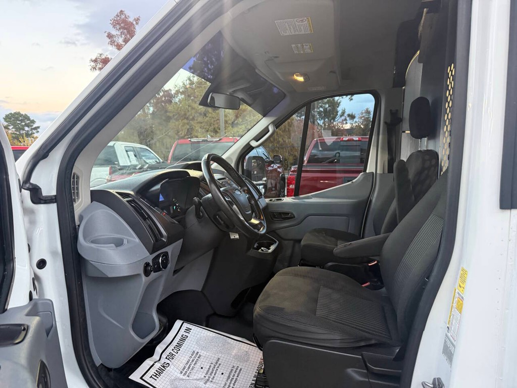 Ford Transit Van Vehicle Full-screen Gallery Image 07