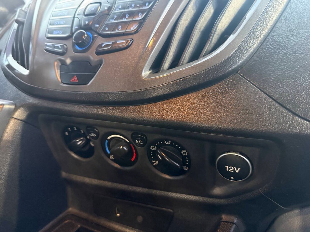 Ford Transit Van Vehicle Full-screen Gallery Image 21