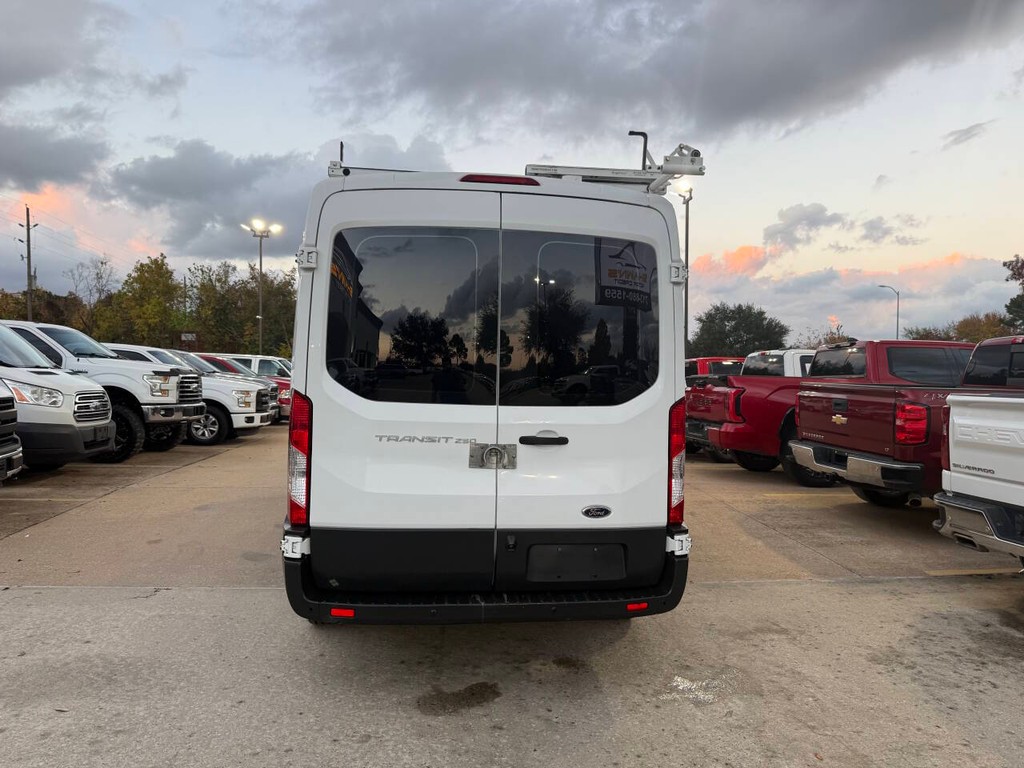 Ford Transit Van Vehicle Full-screen Gallery Image 35