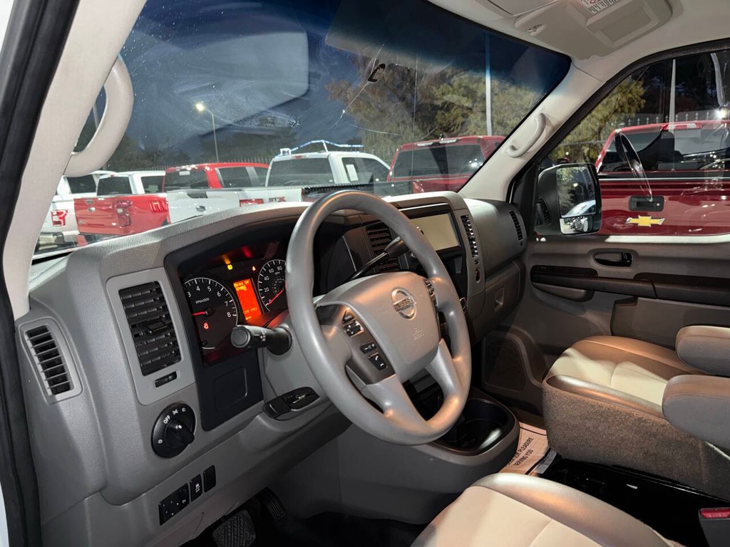 Nissan NV Cargo Vehicle Full-screen Gallery Image 06