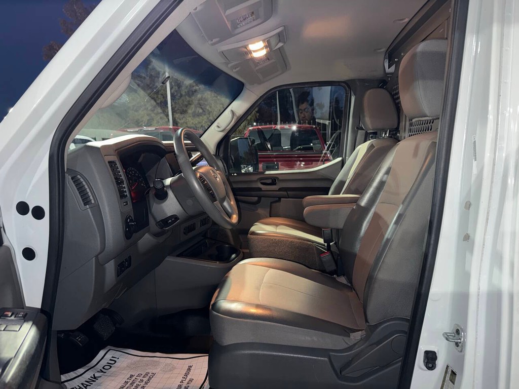 Nissan NV Cargo Vehicle Full-screen Gallery Image 07