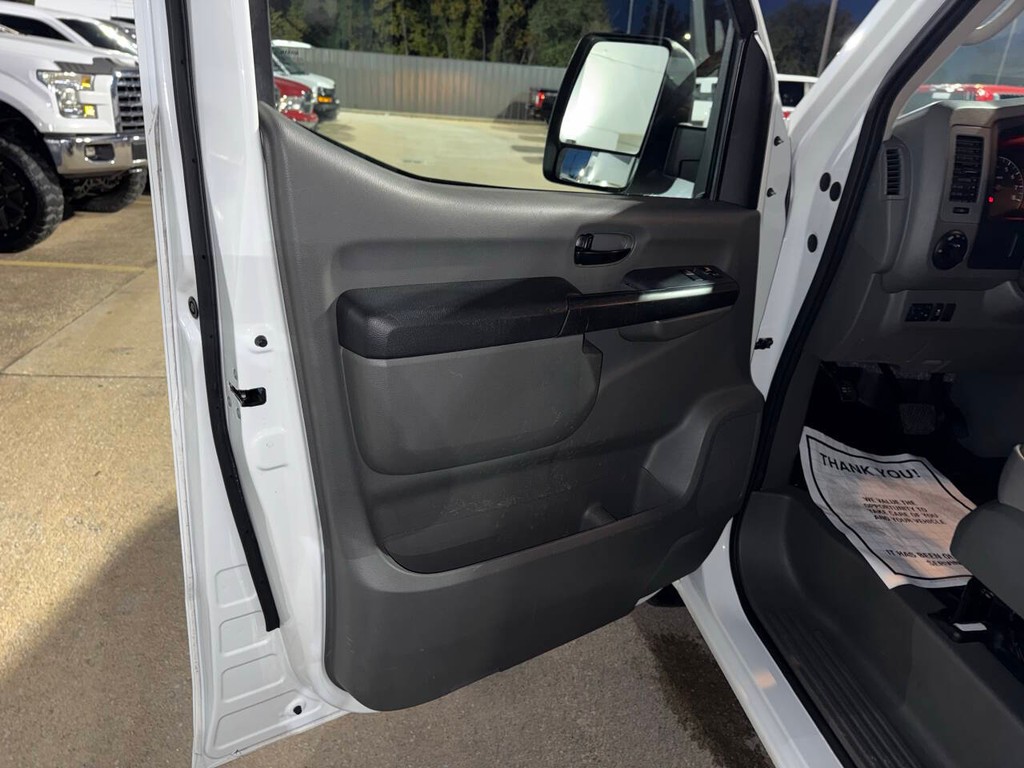 Nissan NV Cargo Vehicle Full-screen Gallery Image 08