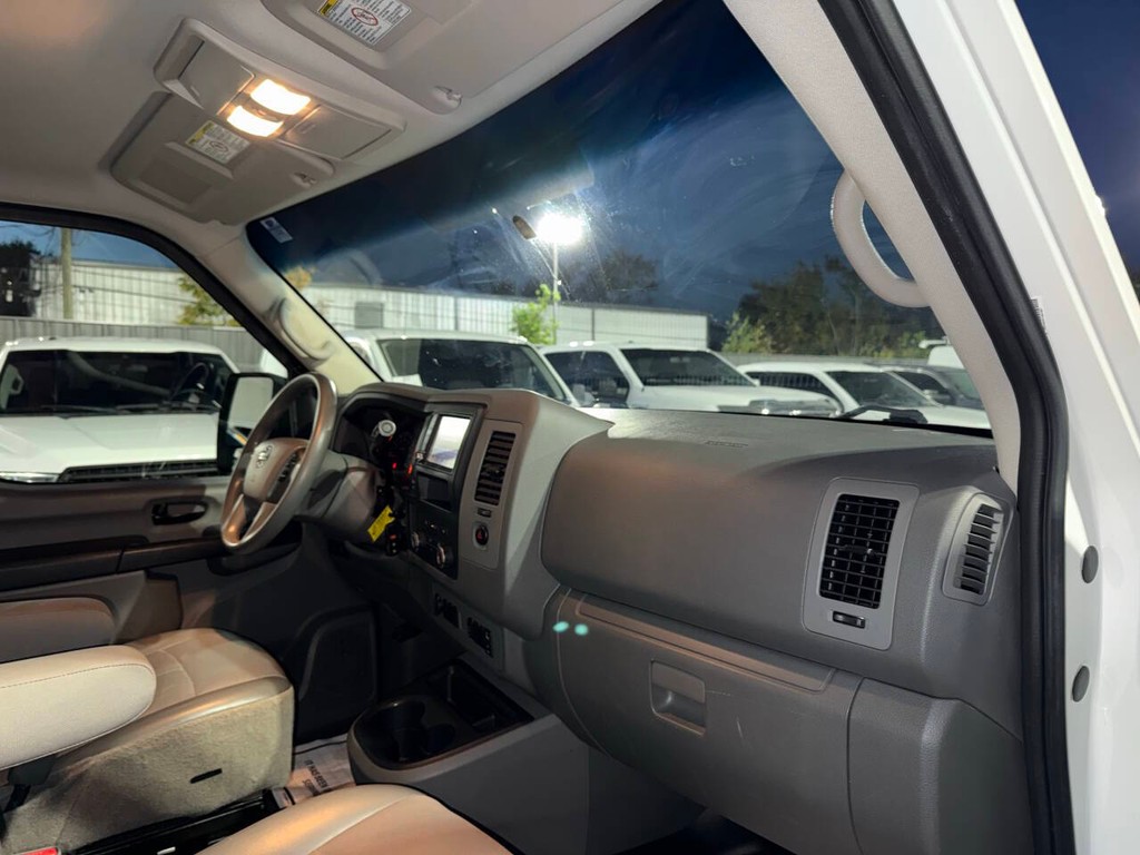 Nissan NV Cargo Vehicle Full-screen Gallery Image 09