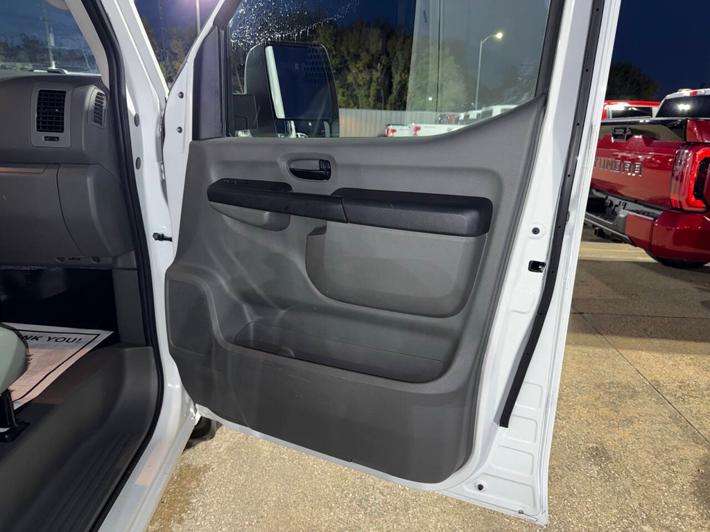 Nissan NV Cargo Vehicle Full-screen Gallery Image 11