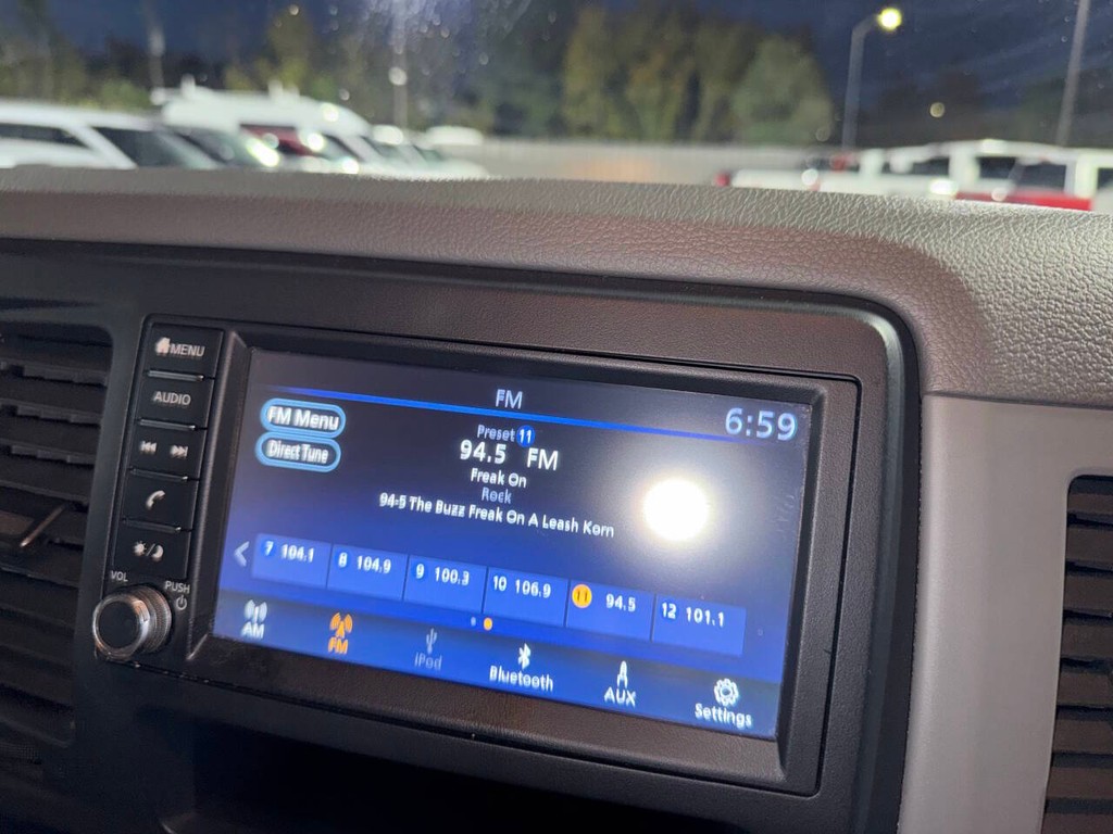 Nissan NV Cargo Vehicle Full-screen Gallery Image 18