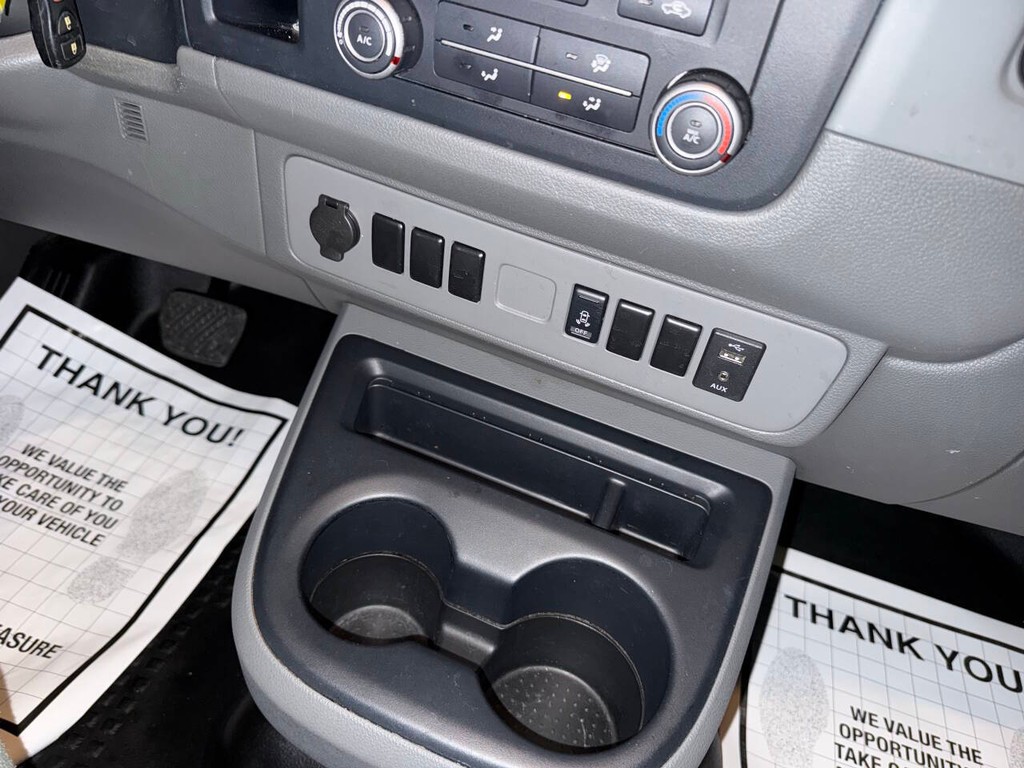 Nissan NV Cargo Vehicle Full-screen Gallery Image 21