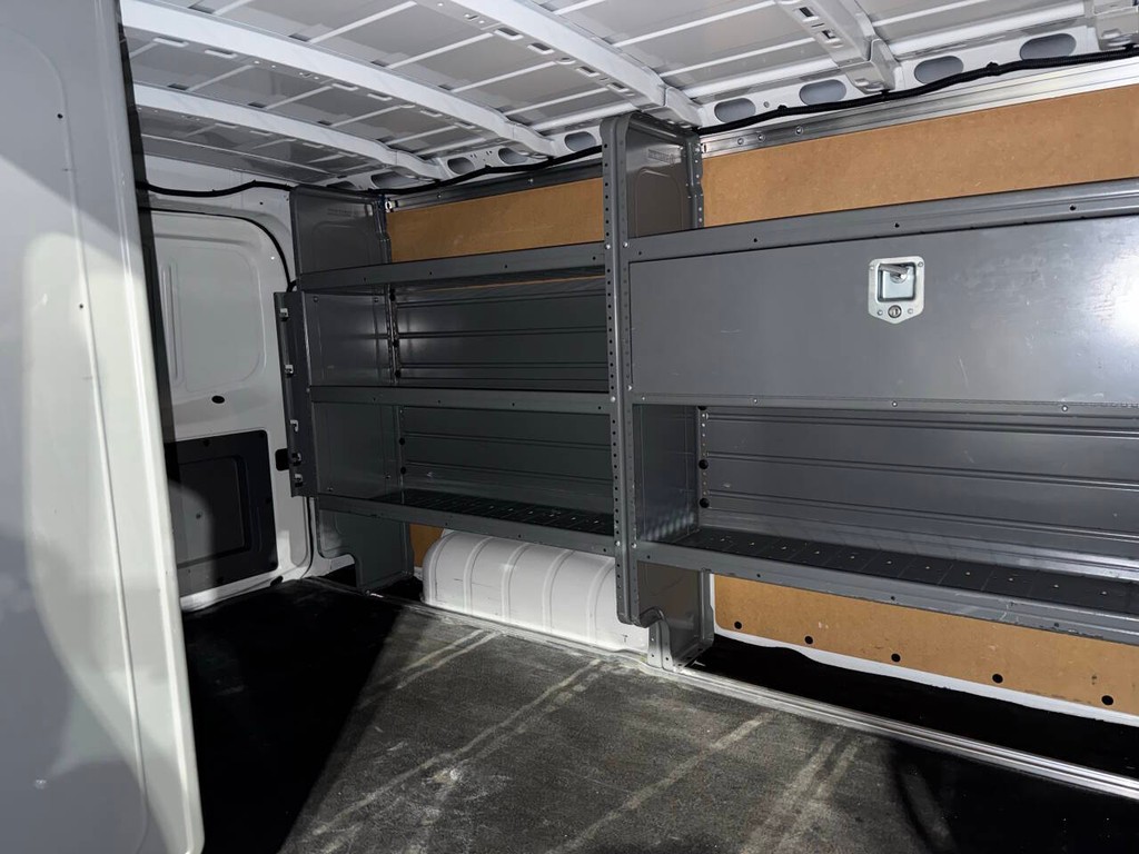 Nissan NV Cargo Vehicle Full-screen Gallery Image 28